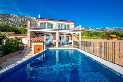 JABLANAC - Haus 260 m² mit Pool und Meerblick