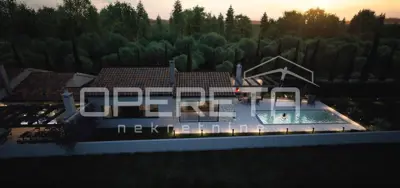 House 92 m², Kaštelir - single-storey house with pool