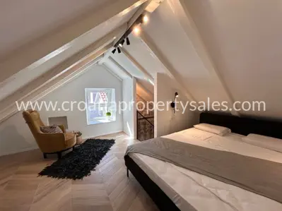 Steinhaus, Kaštela, 50 m vom Meer und teilweiser Meerblick