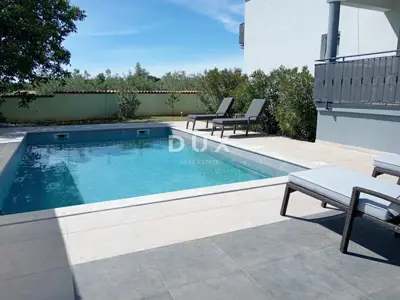 House 500 m², Valtura - 5 apartments and 2 pools - 14