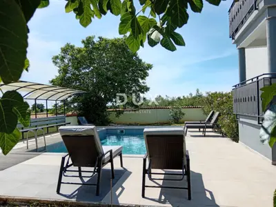 House 500 m², Valtura - 5 apartments and 2 pools - 6