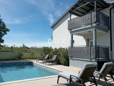 House 500 m², Valtura - 5 apartments and 2 pools