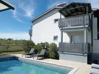 House 500 m², Valtura - 5 apartments and 2 pools - 4