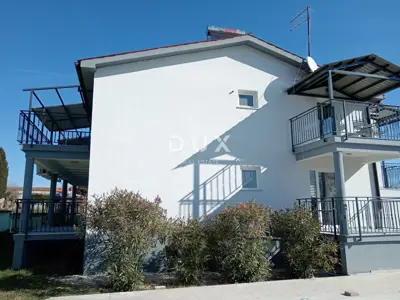 House 500 m², Valtura - 5 apartments and 2 pools - 3