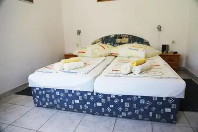 Kuća 1000 m², Baška na otoku Krku, 9 parkirnih mjesta - 4