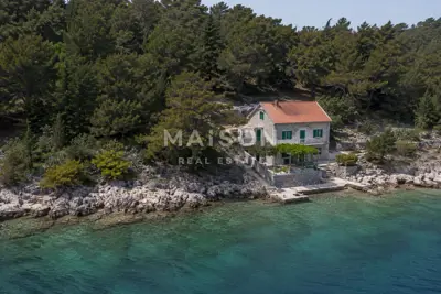 Kamena starina, Sveti Jakov na Lošinju, 30.000 m² i osama