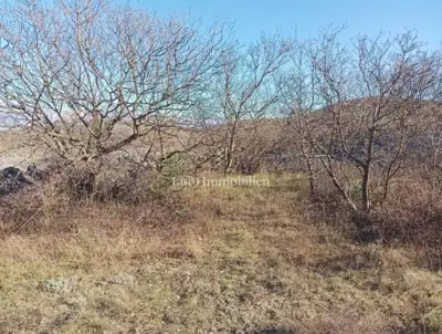 Građevinsko zemljište 3.136 m², Vrbnik - otvoren pogled na more - 2