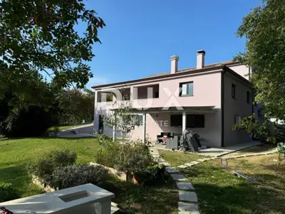 Haus 303 m², Gračišće - Blick auf Učka und Privatsphäre - 3
