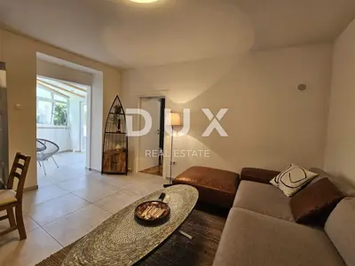 Stan 78,6 m², Pula Centar - dvije renovirane jedinice - 16