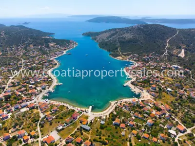 Građevinsko zemljište 1.076 m², Trogir - Vinišće, pogled na more