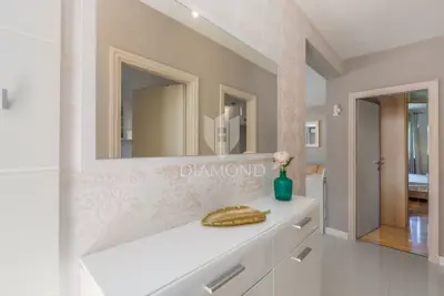 Stan 66 m², Poreč - 2 spavaće sobe i terasa