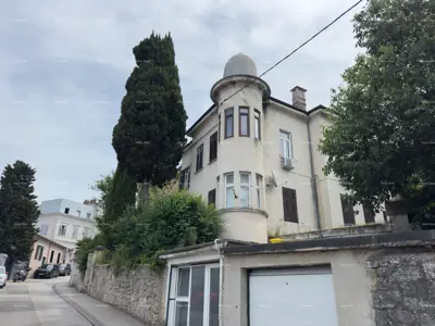 Prodaja stana u centru s 4 stambene jedinice, Pula!