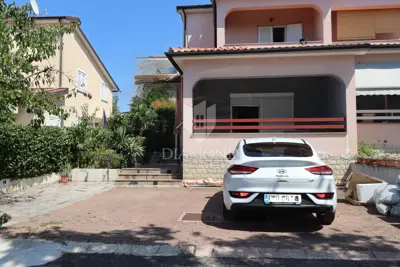 Doppelhaushälfte 115 m², Poreč - 3 Schlafzimmer und 2 Badezimmer