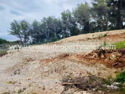 Baugrundstück 495 m², Otok Brač - 40 m vom Meer - 2