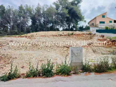 Baugrundstück 495 m², Otok Brač - 40 m vom Meer - 3