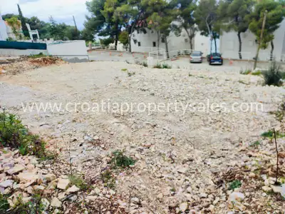 Baugrundstück 495 m², Otok Brač - 40 m vom Meer - 10