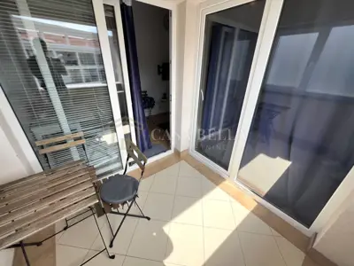 Apartman 30 m², Novi Vinodolski - pogled na more i lođa