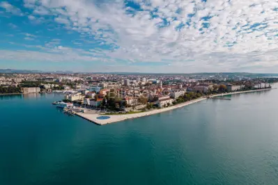Vila 200 m², Brodarica u Zadru, prvi red uz more