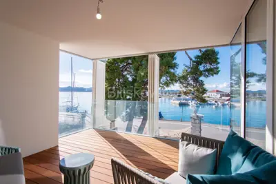 Vila 200 m², Brodarica u Zadru, prvi red uz more - 18