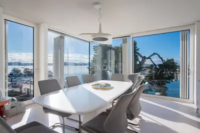 Vila 200 m², Brodarica u Zadru, prvi red uz more - 11
