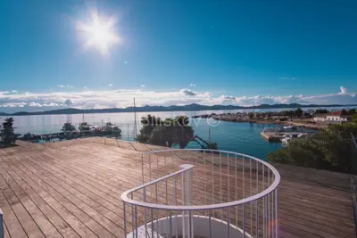 Vila 200 m², Brodarica u Zadru, prvi red uz more - 8