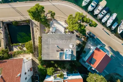 Vila 200 m², Brodarica u Zadru, prvi red uz more - 4