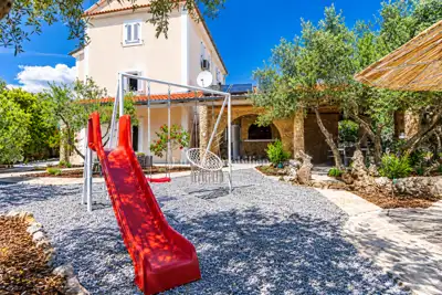 House 226 m², Dobrinj area - pool and garden - 21