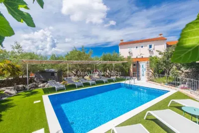 Kuća 226 m², Dobrinj i okolica - bazen i okućnica - 2