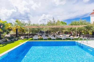 Kuća 226 m², Dobrinj i okolica - bazen i okućnica - 19