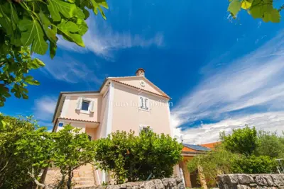 Kuća 226 m², Dobrinj i okolica - bazen i okućnica - 13
