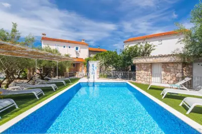 Haus zum Kauf in Dobrinj i okolica, 226 m²