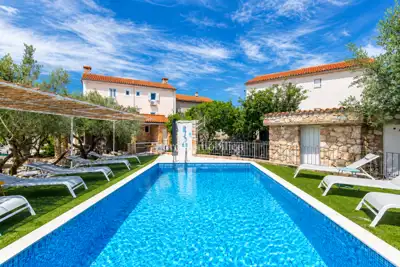 House 226 m², Dobrinj area - pool and garden - 18