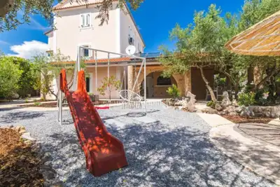 Kuća 226 m², Dobrinj i okolica - bazen i okućnica - 4