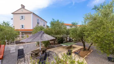 Kuća 226 m², Dobrinj i okolica - bazen i okućnica - 3