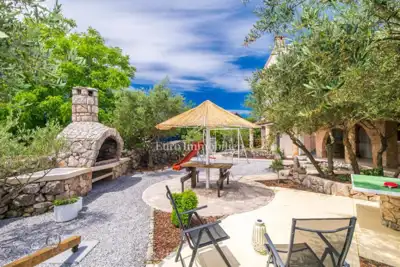 Kuća 226 m², Dobrinj i okolica - bazen i okućnica - 21