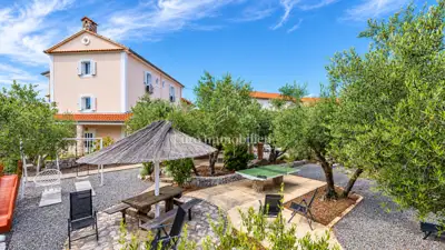 House 226 m², Dobrinj area - pool and garden - 20