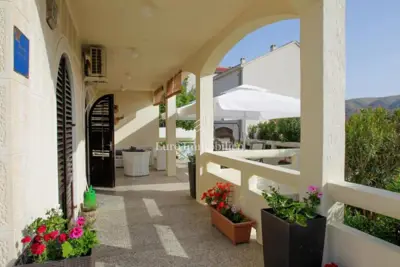 Pag - kuća sa 6 apartmana! - 6