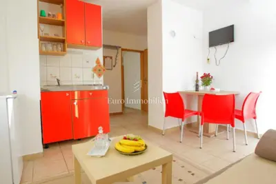 Pag - kuća sa 6 apartmana! - 13