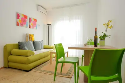 Pag - kuća sa 6 apartmana! - 11