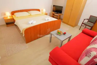 Pag - kuća sa 6 apartmana! - 12