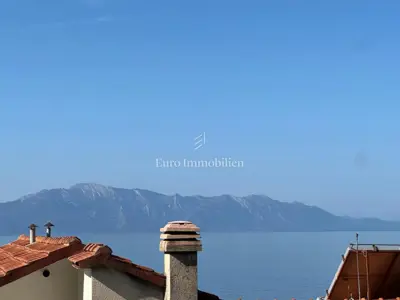 Brist, Samostojeća kuća drugi red od mora