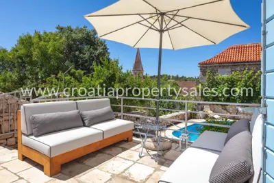 Stone house 150 m², island Brač, pool and terraces - 2