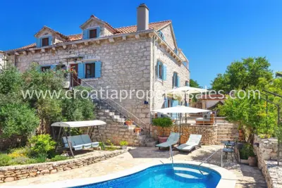 Stone house 150 m², island Brač, pool and terraces - 9