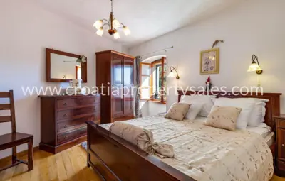 Stone house 150 m², island Brač, pool and terraces - 5