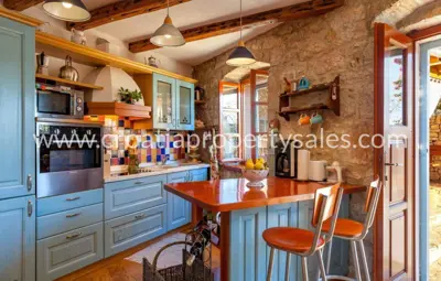 Stone house 150 m², island Brač, pool and terraces - 8