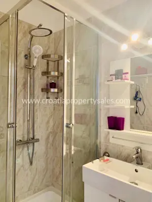 Apartmanska kuća, Hvar - pogled na more i bazen - 17