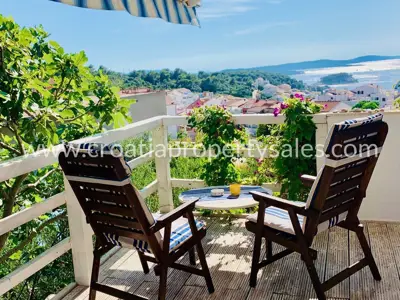 Apartmanska kuća, Hvar - pogled na more i bazen