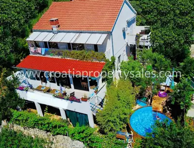 Apartmanska kuća, Hvar - pogled na more i bazen - 2