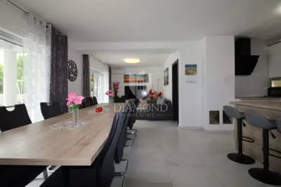 Stan 130 m², Bribir - prizemlje s bazenom - 8