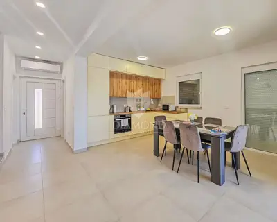 Kuća 140 m², Umag - grijani bazen i pogled na more - 4